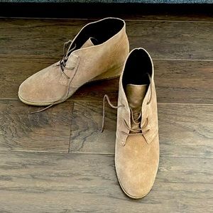 Wedged heel ankle boots